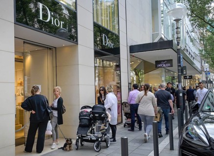 Queue, Dior