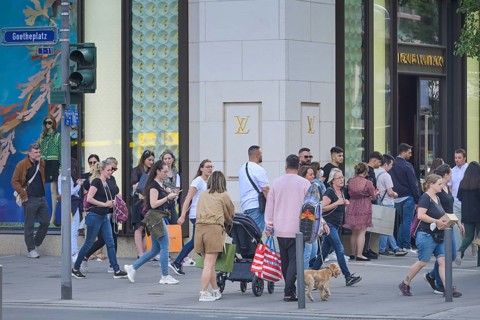 Queue, Louis Vuitton