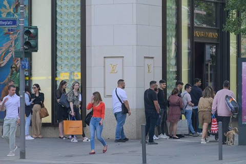 Queue, Louis Vuitton
