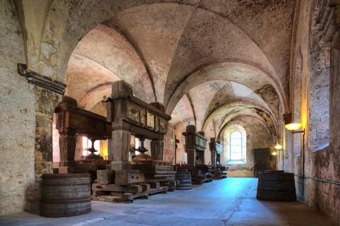Lay refectory with historic wine presses, dining room of the lay brothers