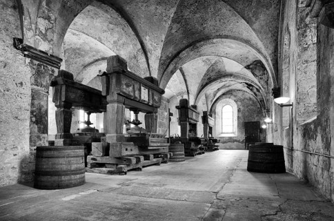 Lay refectory with historic wine presses, dining room of the lay brothers