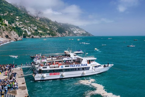 Excursion boats at the jetty, Positano