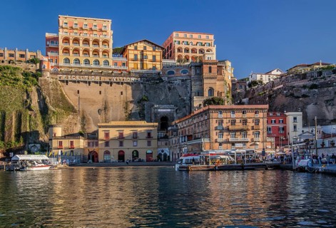 Rock terrace above the harbour bay Marina Piccola with the Grandhotel Excelsior Vittoria, Sorrento