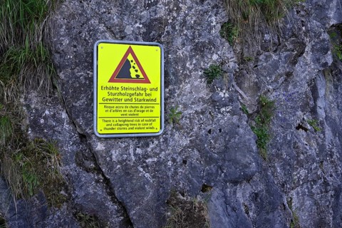Warning sign stone chip,
