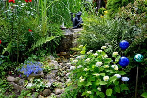 Black Garden Figurine with Transverse Flute