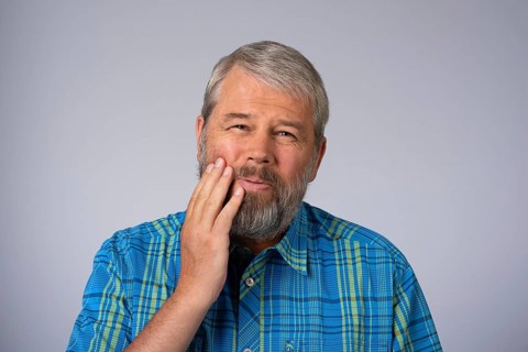Man 55 years with toothache