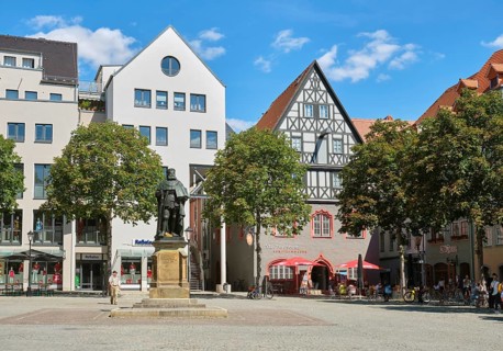 Market with Hanfried Monument and City Museum