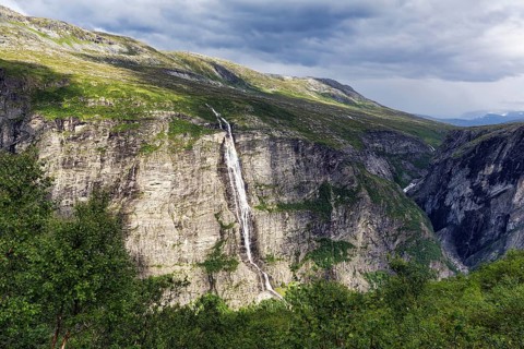 Mountain view of Aurstaupet waterfall