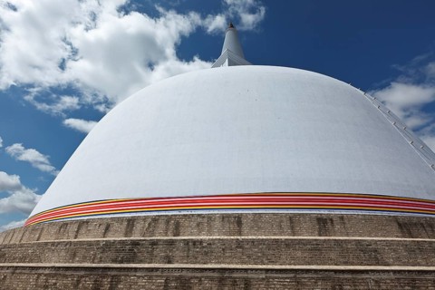 Ruwanweliseya Dagoba. Anuradhapura