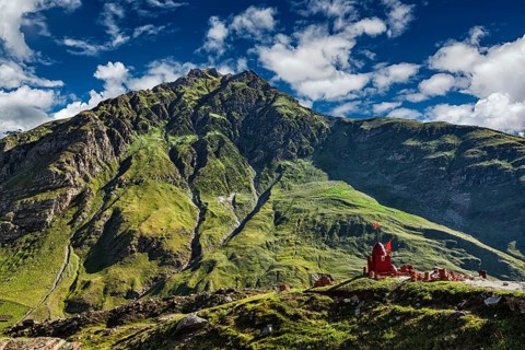Small Hindu shrine on descend from Rohtang La pass to Lahaul valley. Himachal Pradesh