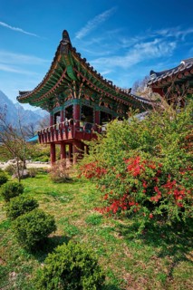 Sinheungsa Buddhist temple in Seoraksan National Park