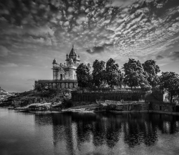 Jaswanth Thada mausoleum on sunset