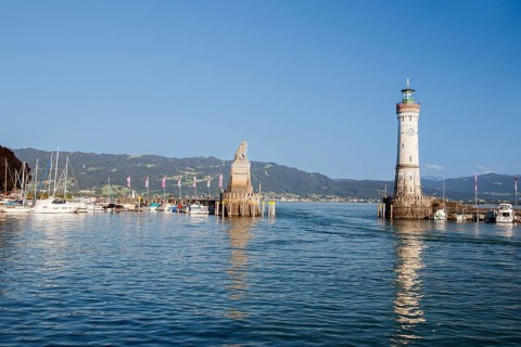 New Lindau lighthouse and Bavarian lion at the harbour entrance
