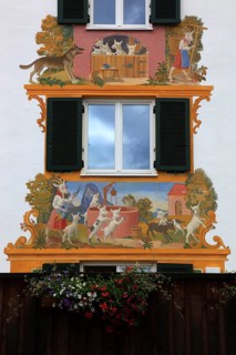 House facade with Lueftlmalerei