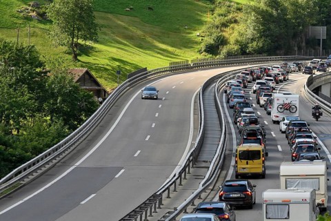 Congestion Gotthard road tunnel Wassen
