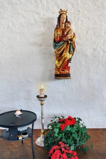 Figure of Mary with crown