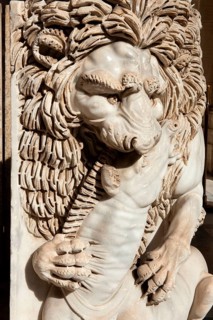 Sarcophagus in the Cortile ottagono