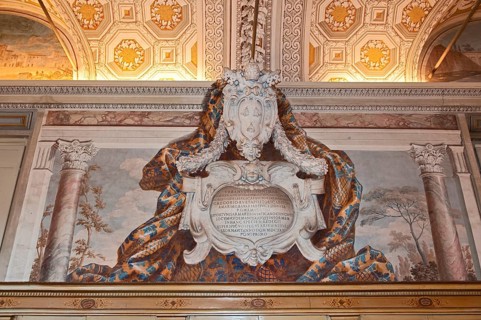 Ceiling painting with coat of arms of Pope Urban VIII