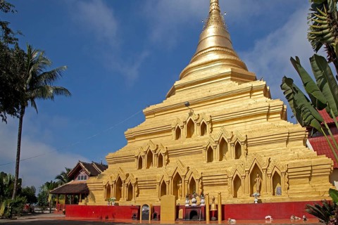 Golden Stupa of Wat Zom Kham