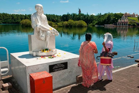 Pilgrims paying homage