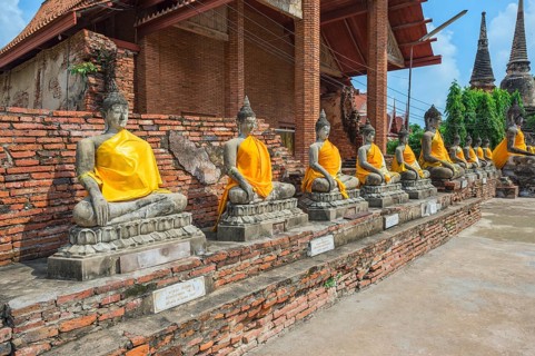 Buddha statues around the central stupa