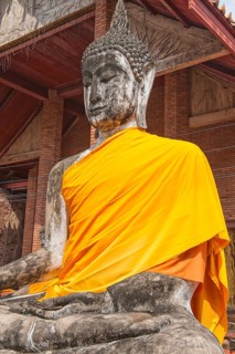 Buddha statues around the central stupa
