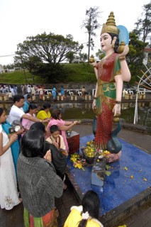 Pilgrims paying homage to Parvati