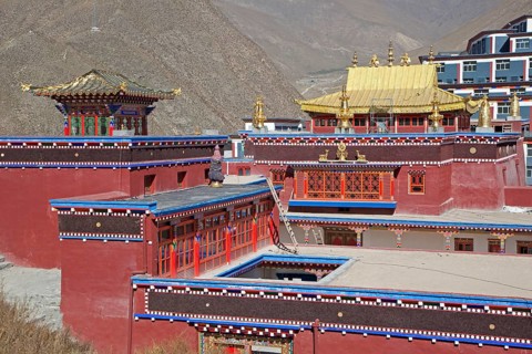 Reconstruction in the Yushu New Thrangu Gompa of the Tibetan Thrangu Monastery after the 2010 earthquake in Yushu
