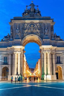 Praca do Comercio by night