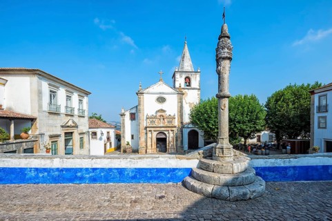 Church of Santa Maria and pillory