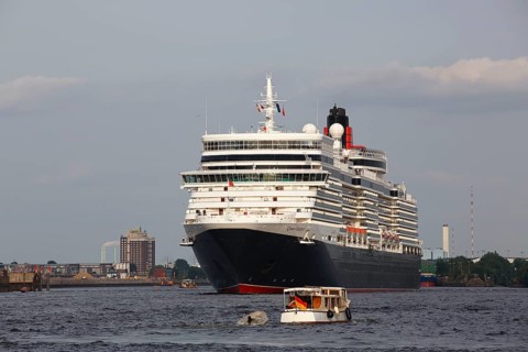 Cruise ship Queen Elizabeth departs from Hamburg harbour
