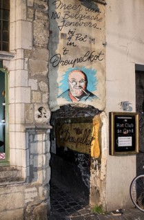 Alley to Cafe 't Dreupelkot