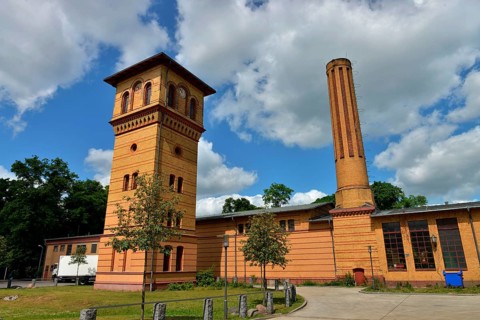 Supply building