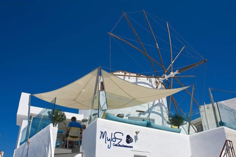 Mylos Cafe Bar Restaurant in Firostefani
