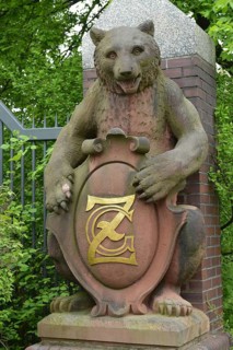 Bear sculpture