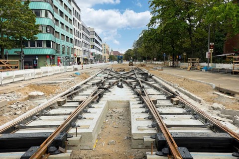 Berlin's largest and 77-tonne switch