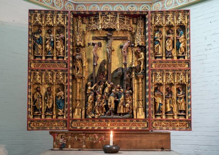 Altar in a side wing of the main Protestant church St. Johannis