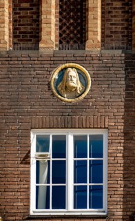 Figures on a brick building on the square Am Sande