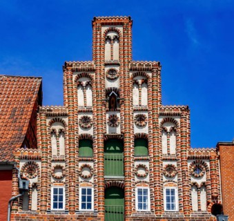 Brick house on the square Am Sande