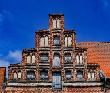 Brick house on the square Am Sande