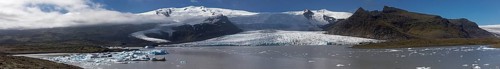 The glacier Fjallsjoekull with the glacial lake Fjallsarlon