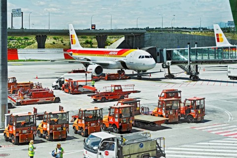 Service vehicles and Airbus A320