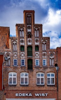 Brick house on the square Am Sande
