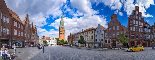 Am Sande square with the main Protestant church of St. Johannis