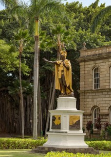 Kamehameha I Statue in front of the Hawaii State Supreme Court