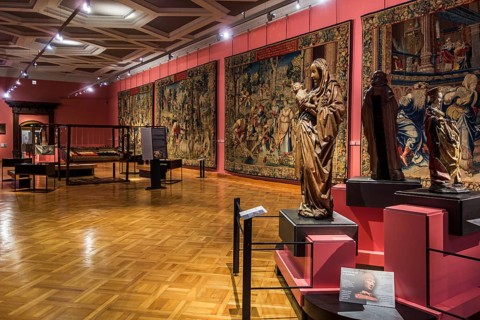 Wooden sculptures and tapestries from the 16th century in the Cinquantenaire Museum in Brussels