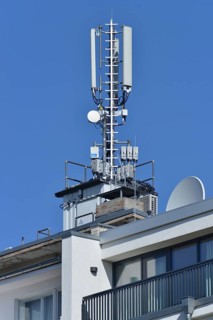 Mobile phone antenna