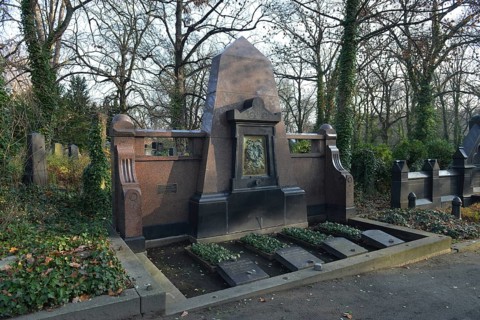 Family grave Erich Salomon