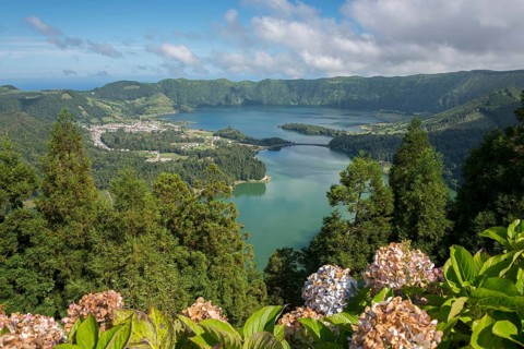 Lagoa Verde and Lagoa caldera