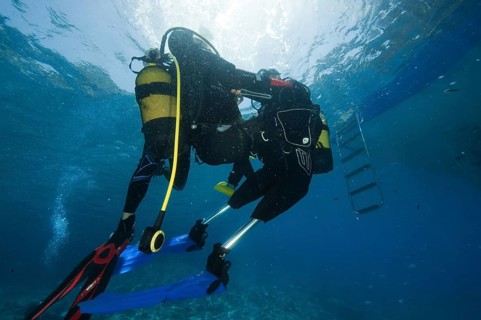 Disabled diver with instructor in sea
